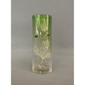 Petit vase émaillé à décor de papillon et branche de chêne