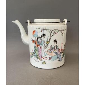 Porcelain Teapot, China, Early 20th Century