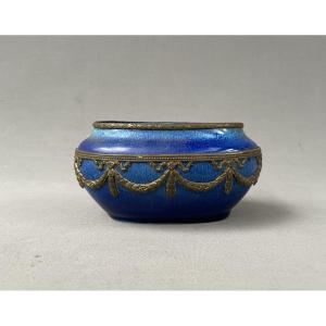 Paul Millet à Sèvres, petit vase en porcelaine