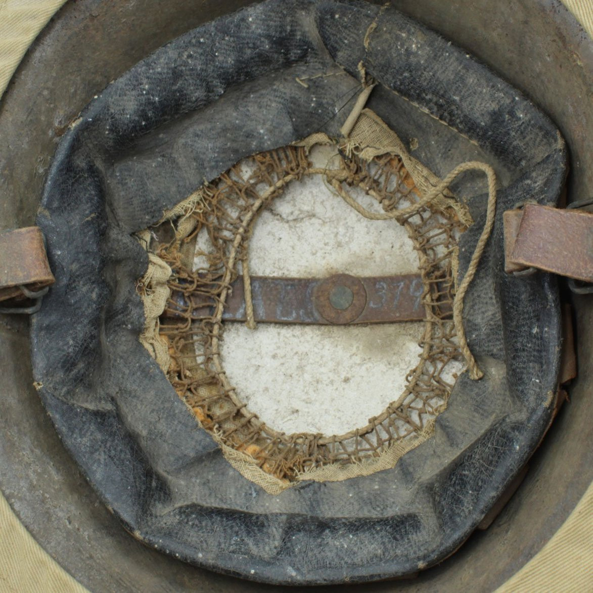 First World War British Helmet And Cover-photo-5