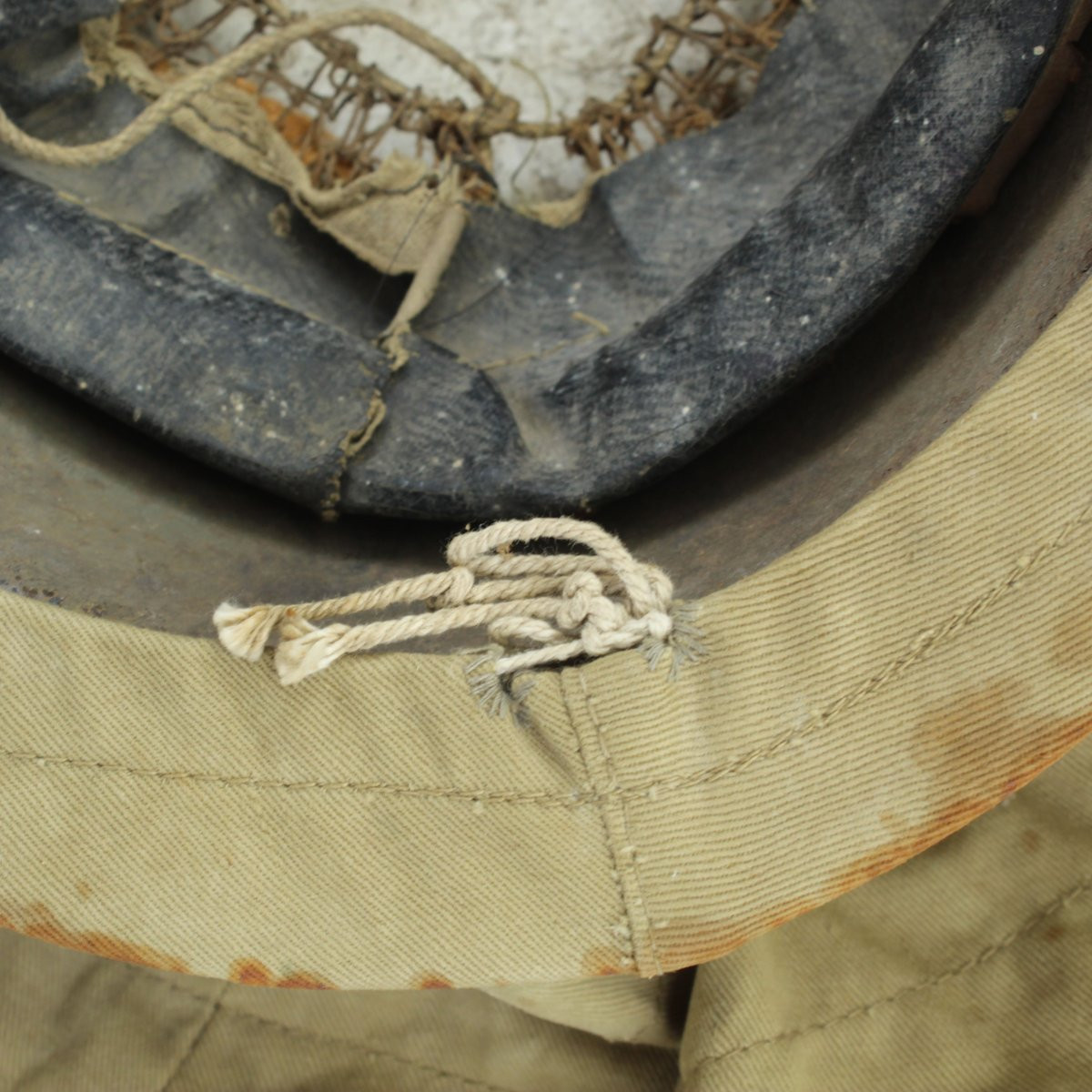 First World War British Helmet And Cover-photo-8