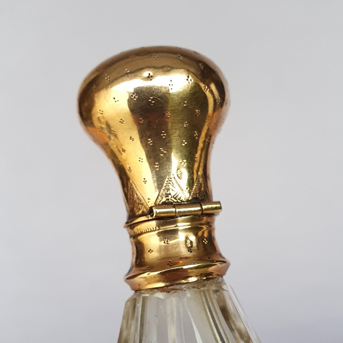 Flacon à sels ou parfum, cristal et or, vers 1880-photo-4