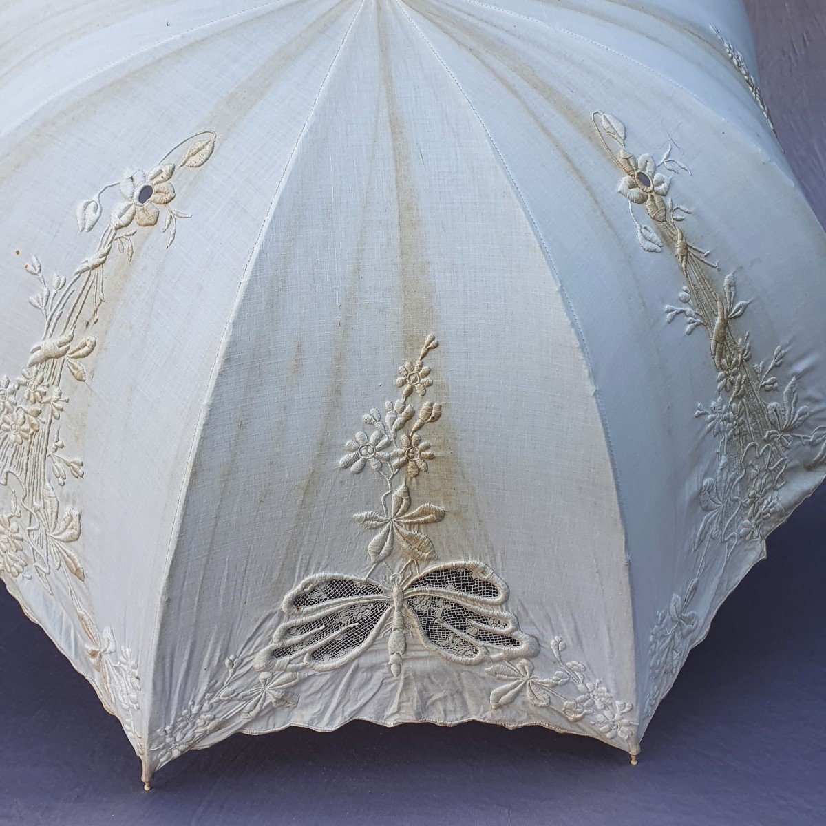 Ombrelle 1900, porcelaine et broderies à décor de papillons-photo-1