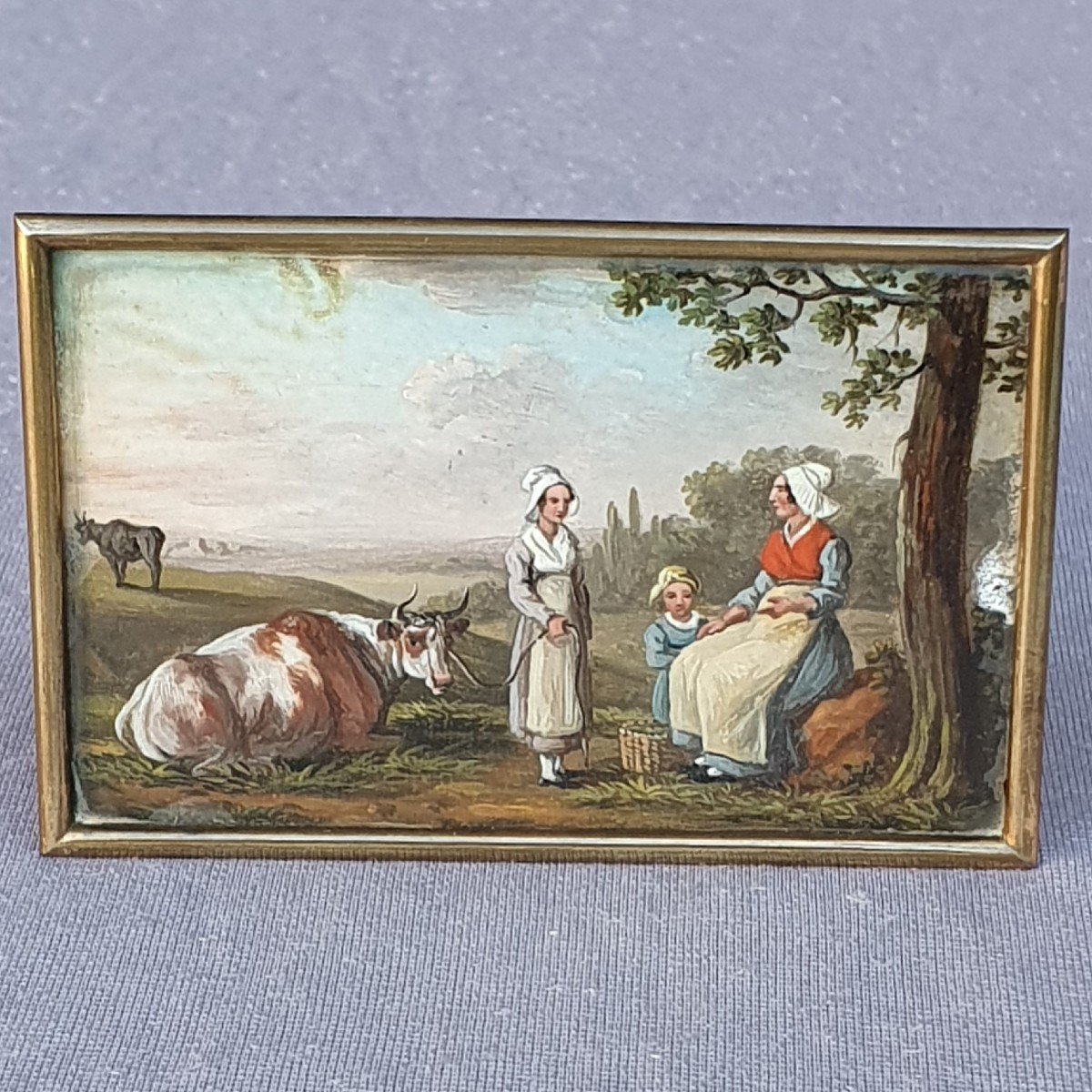 Miniature en fixé sous verre, vaches et fermières, XIXe siècle