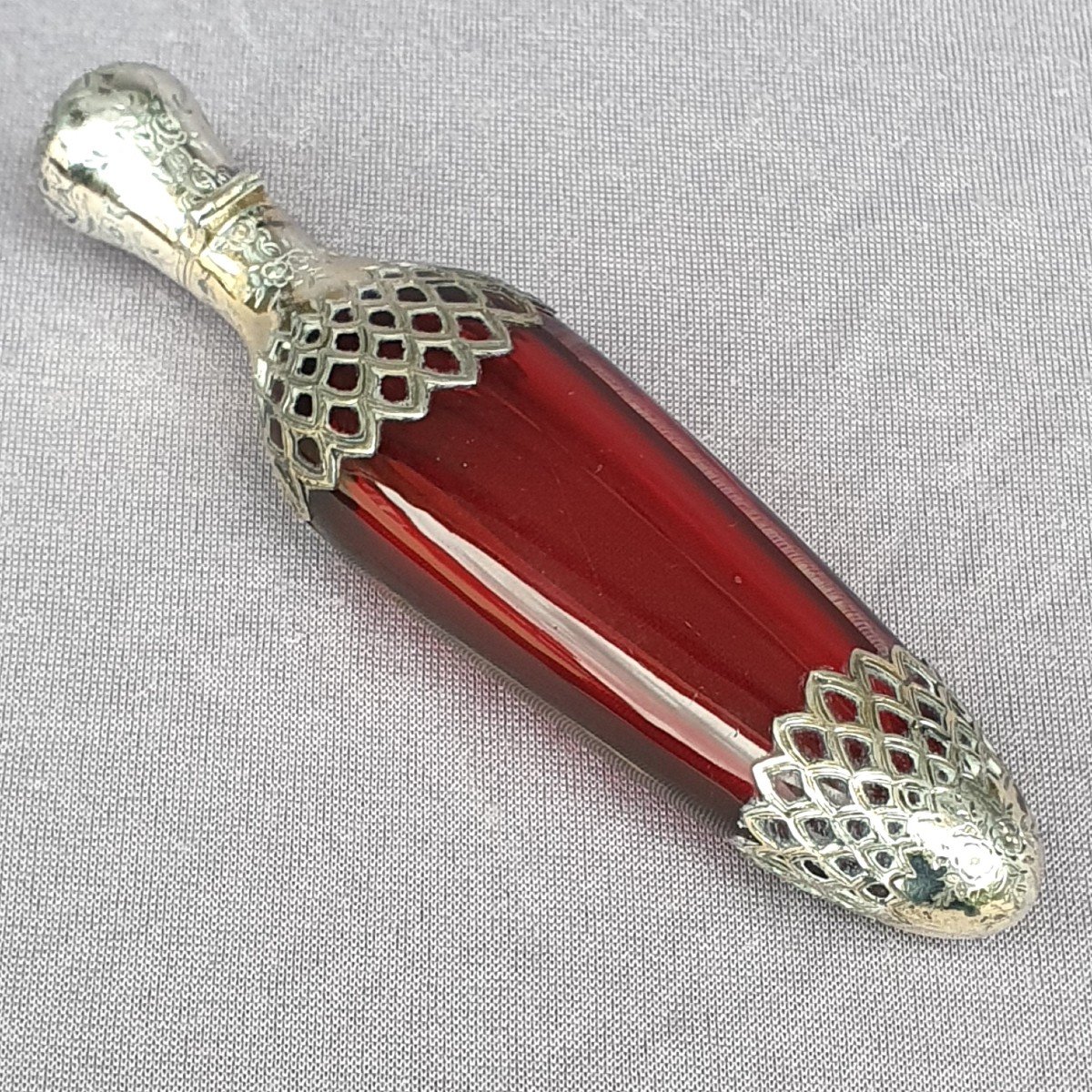 Flacon à sels en argent et verre rouge, XIXe siècle-photo-2