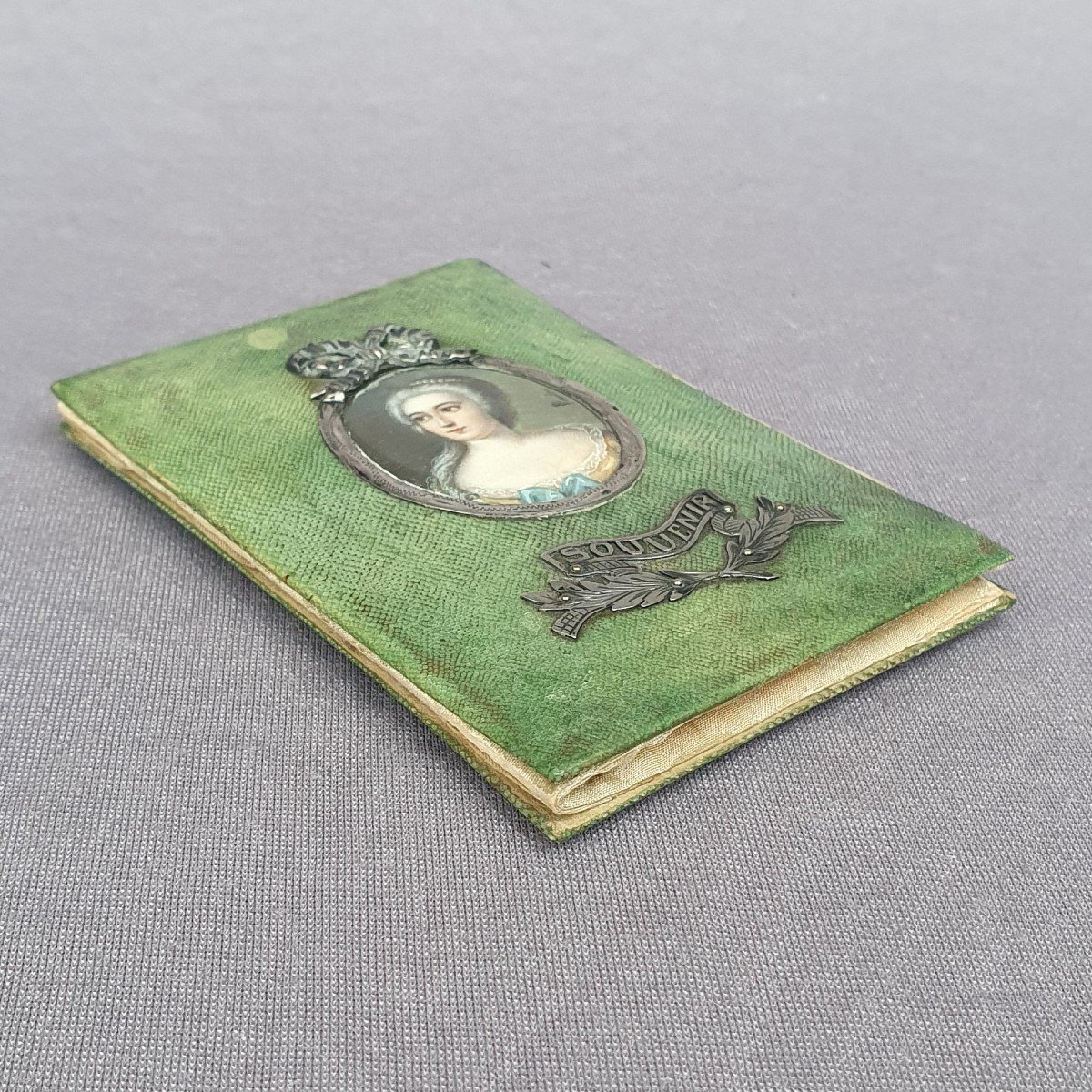 Carnet souvenir en galuchat avec miniature signée, fin du XVIIIe siècle-photo-1