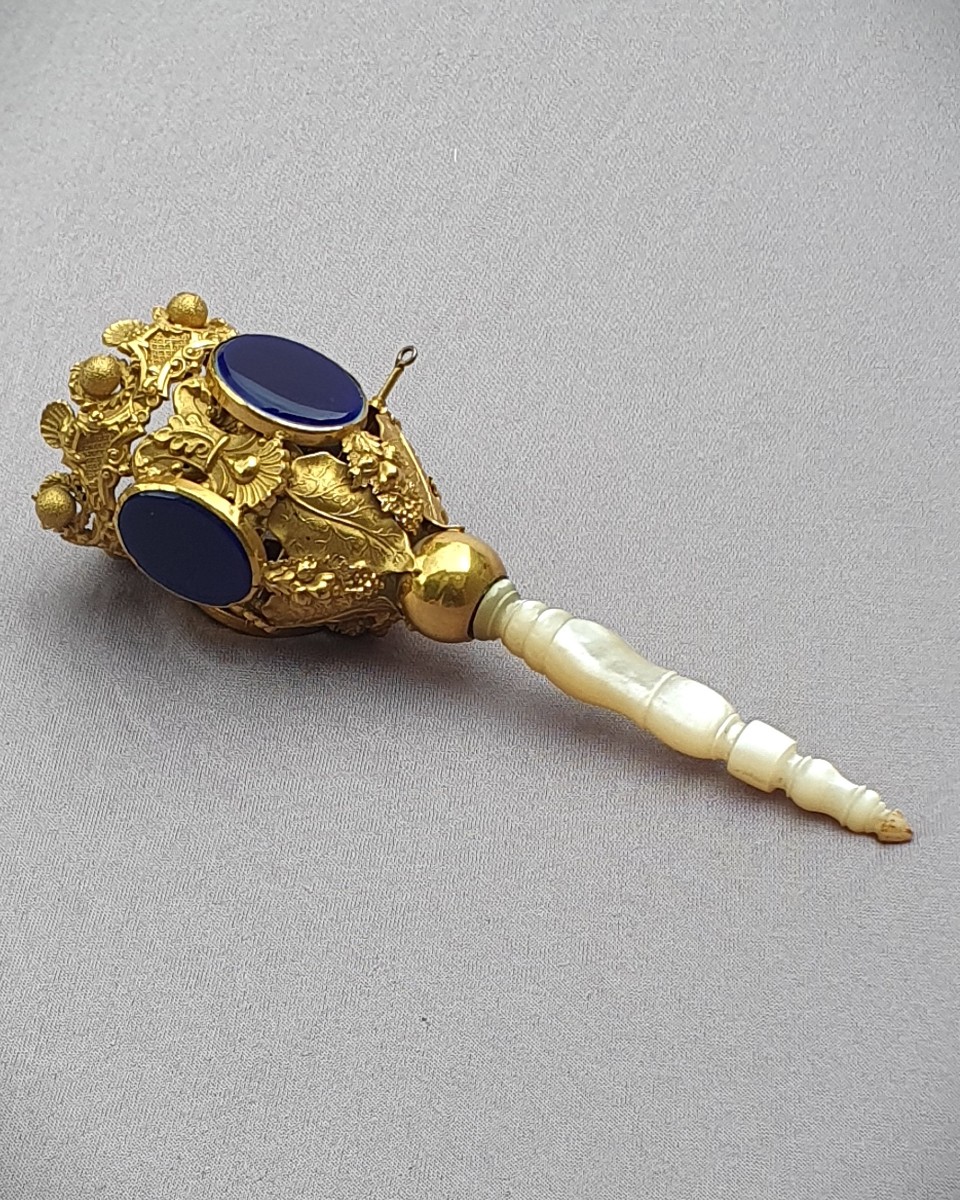 Porte bouquet de bal, manche en nacre, époque Napoléon III