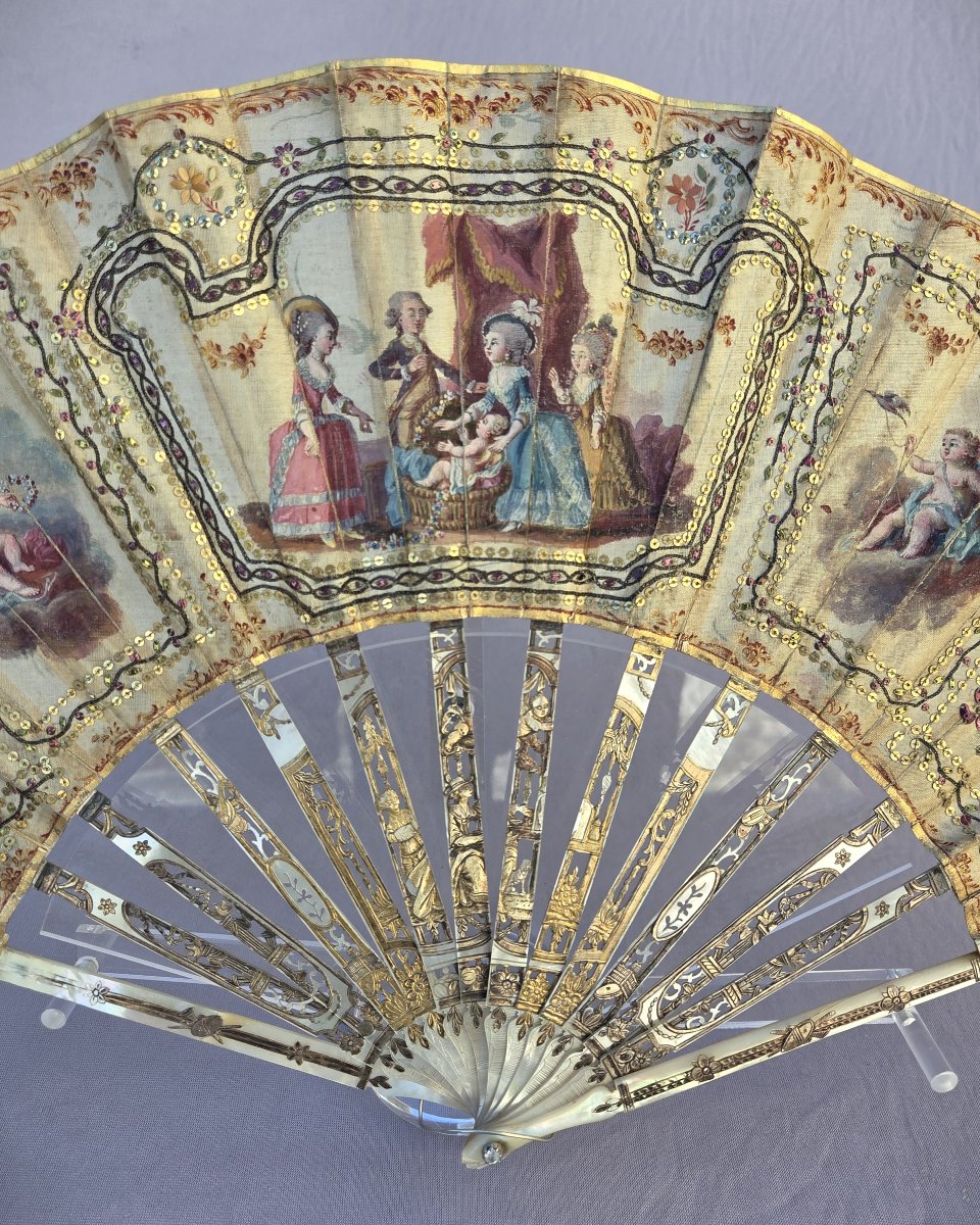 Louis XVI Period Fan, Gouache On Silk "the Presentation Of The Newborn"-photo-2