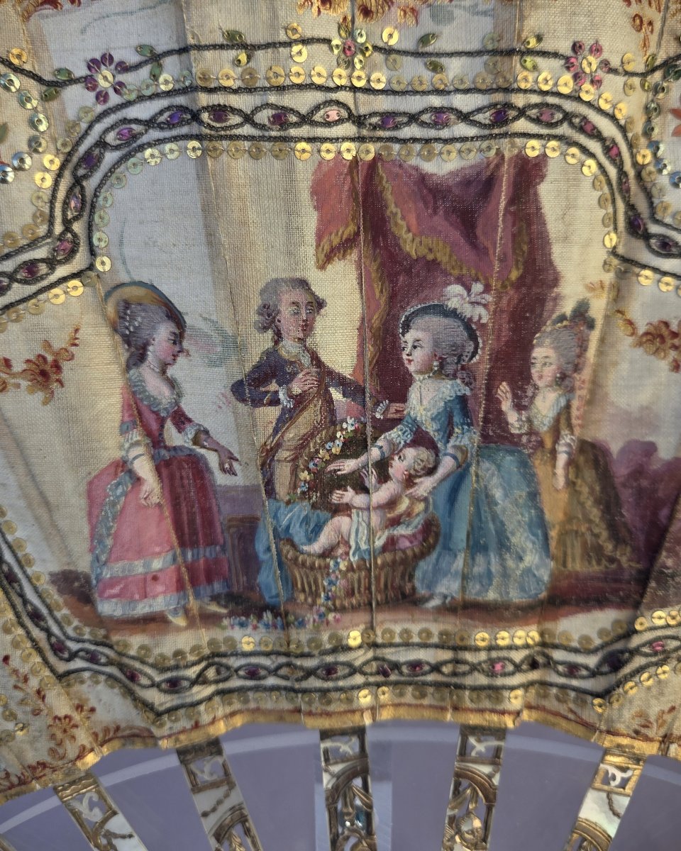 Louis XVI Period Fan, Gouache On Silk "the Presentation Of The Newborn"-photo-3
