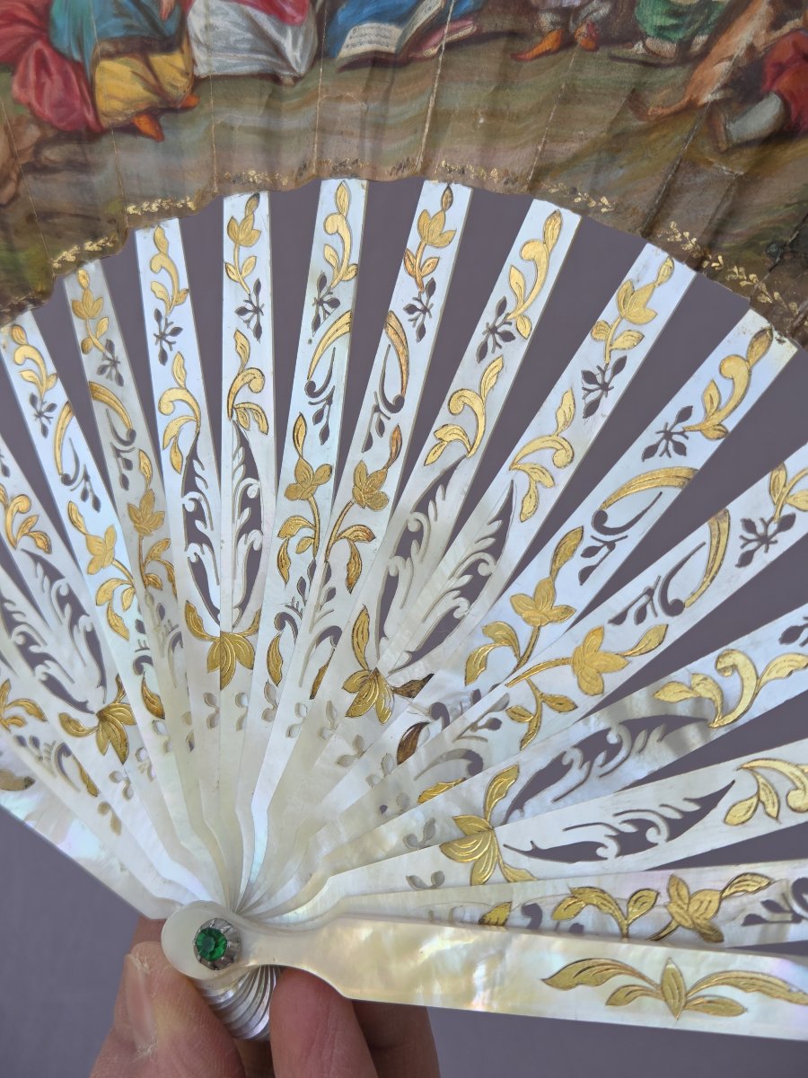 Eventail ancien XIXe siècle, les musiciens, peau et nacre-photo-3