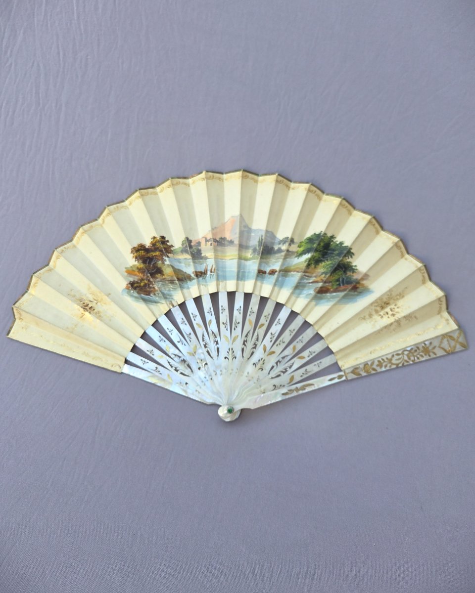 Eventail ancien XIXe siècle, les musiciens, peau et nacre-photo-4