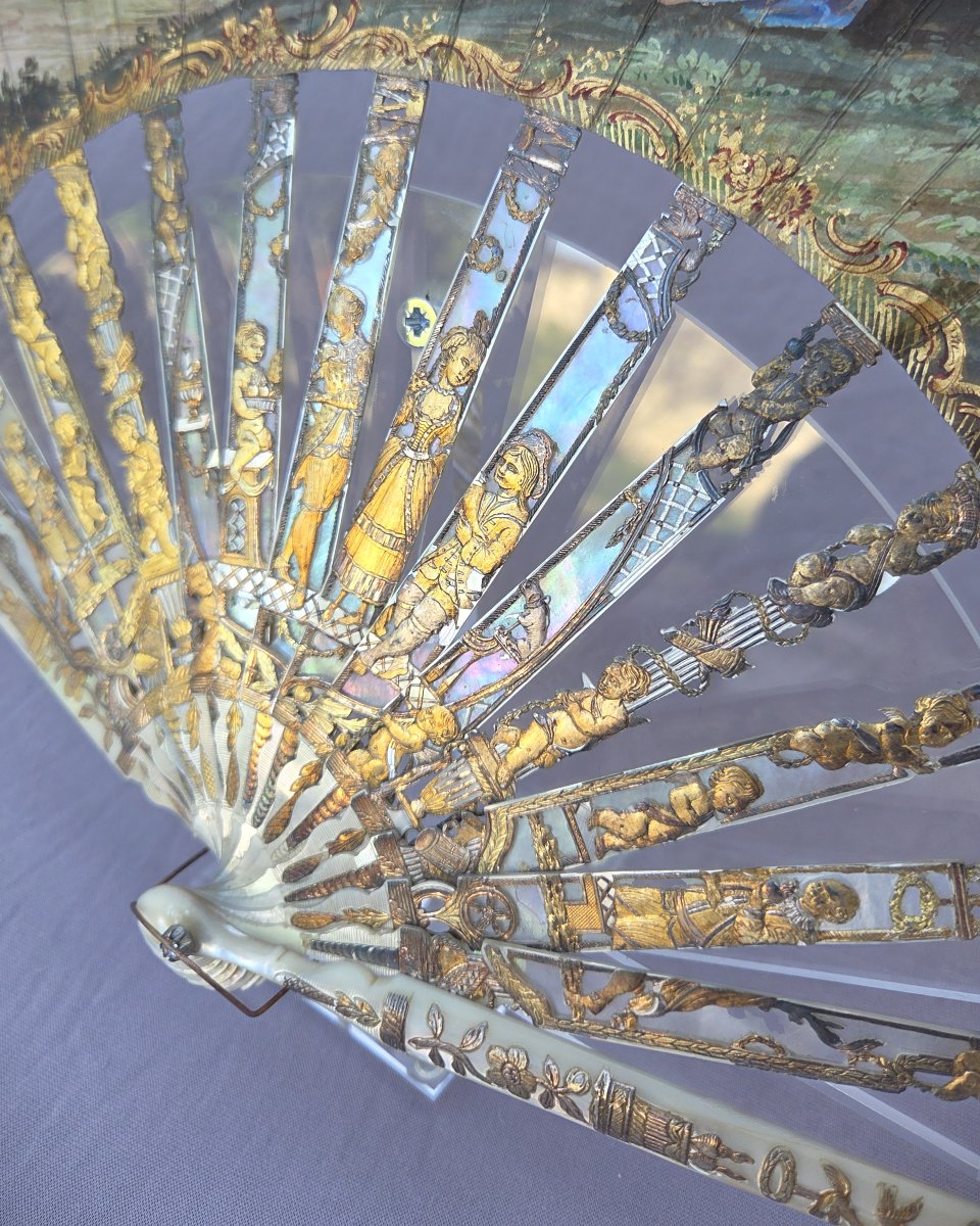 Eventail ancien, époque Louis XVI, nacre et gouache sur peau-photo-3