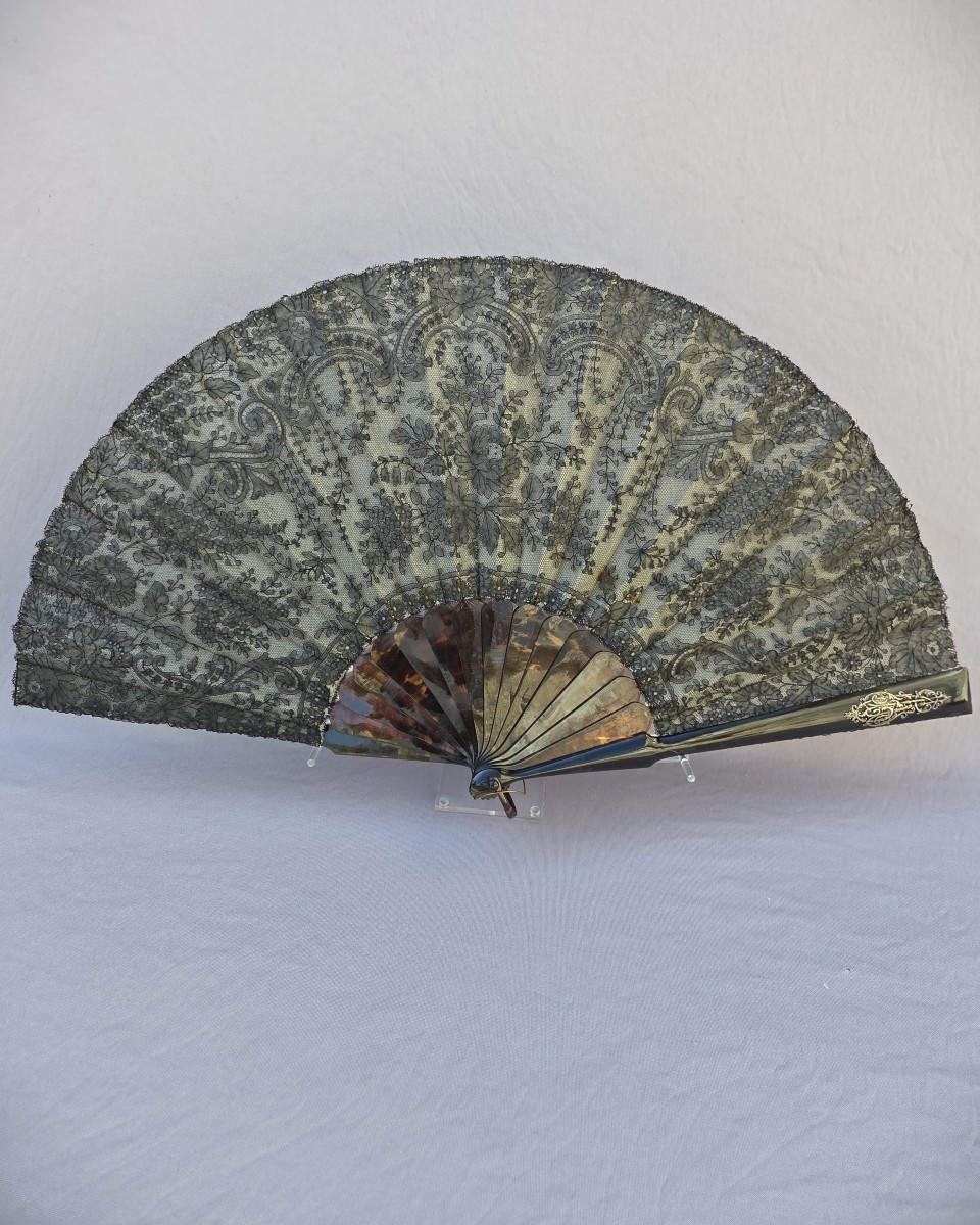 Tortoiseshell And Lace Fan, Silver Figure, 19th Century
