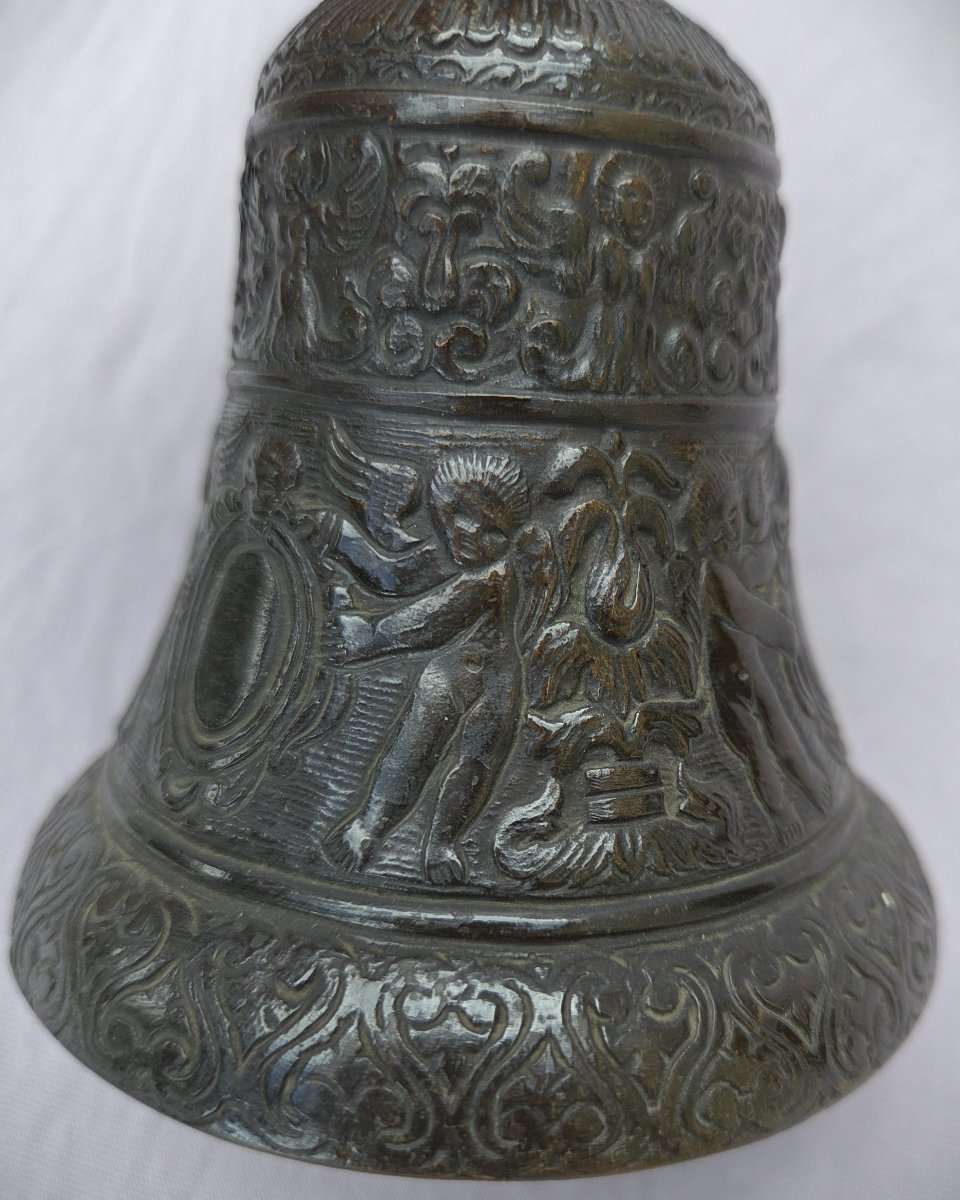 Cloche en bronze à décor de putti, XVIIIe siècle-photo-3