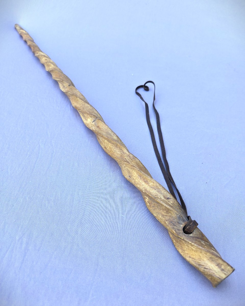 Cane With Wide, Square-section, Twisted Ox-grain Shaft-photo-3
