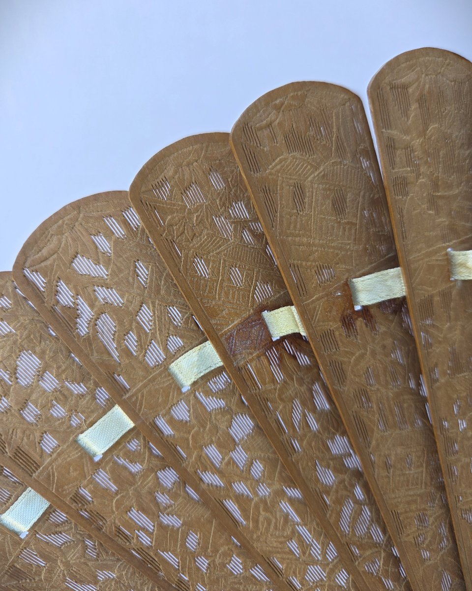 Engraved Sandalwood Fan, China, Canton 19th Century-photo-3