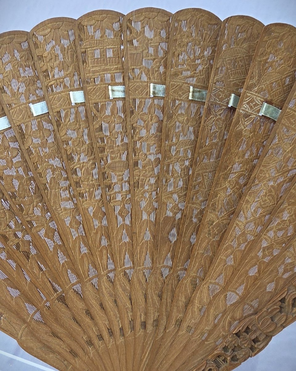 Engraved Sandalwood Fan, China, Canton 19th Century-photo-4