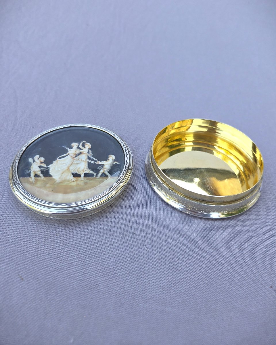 Guilloché Silver Box With Vermeil Interior, Lid Decorated With A Miniature.-photo-4