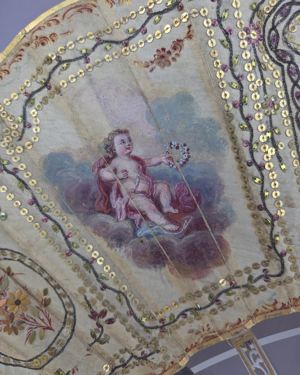 Eventail époque Louis XVI, gouache sur soie « La présentation du nouveau né »-photo-4