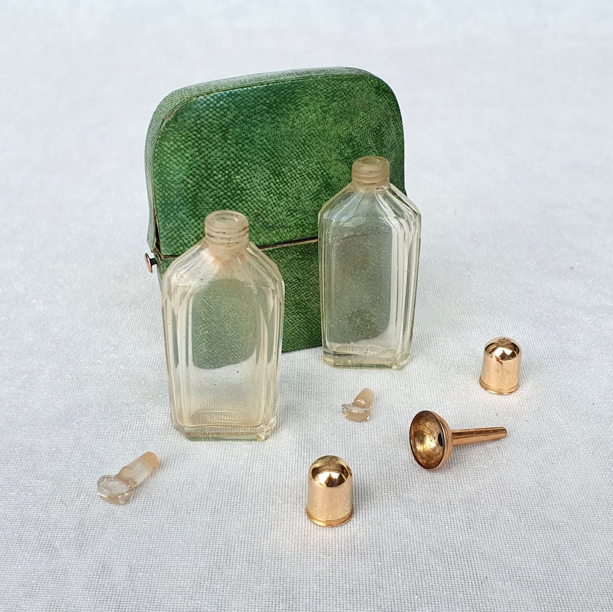 Flaconnier galuchat, nécessaire à odeur, flacons à parfum, fin du XVIIIe siècle-photo-2