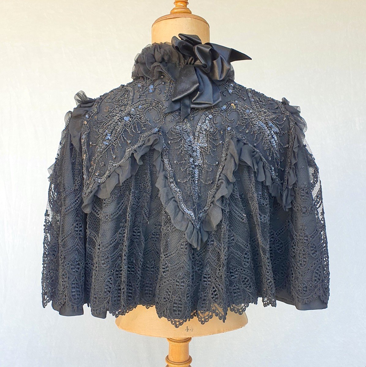 Antique Cape, Circa 1890 / 1900, Aux Trois Quartiers,  Paris-photo-3