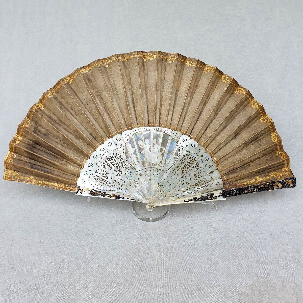 Mother-of-pearl Fan, Circa 1880, In The Style Of Louis XV Period Fans-photo-1