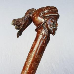 Canne XVIIIe siècle en bois sculpté, blason sous couronne de marquis, 178 cm