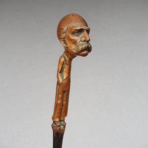 Canne Art Populaire, caricature Georges Clemenceau, bois sculpté monoxyle, vers 1906