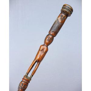 Canne Art Populaire en bois sculpté monoxyle 