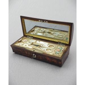 Coffret nécessaire de couture, broderie, Palais Royal Paris, vers 1820