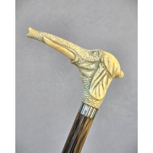 Canne au pommeau en os sculpté d’une tête d’éléphant