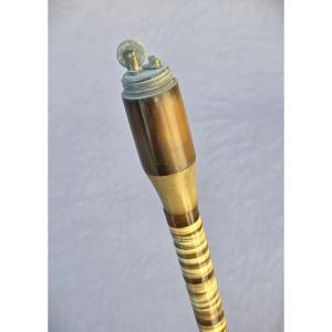 Canne ancienne à système dissimulant un briquet à essence