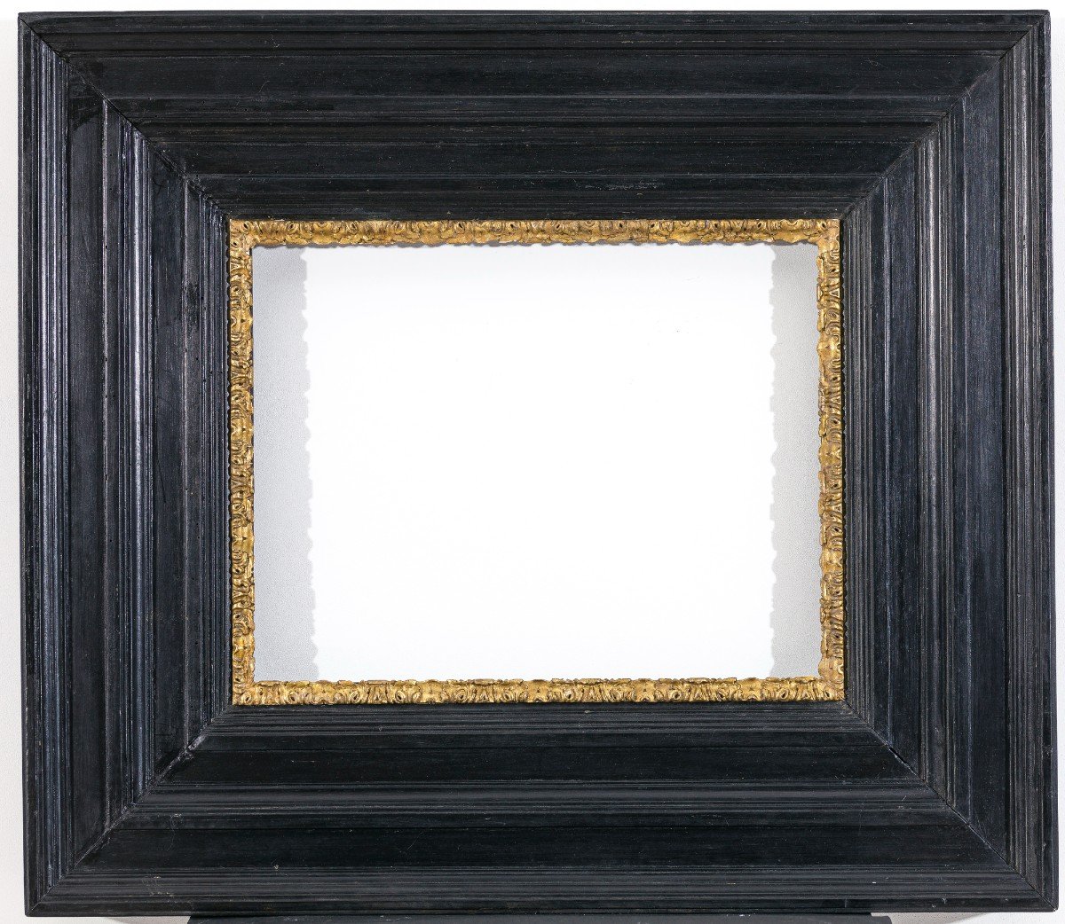 Superbe Cadre Noir Ancien Du 18ème Ou 19ème Siècle Avec Filet Doré Vue : 42 X 32,5 Cm 