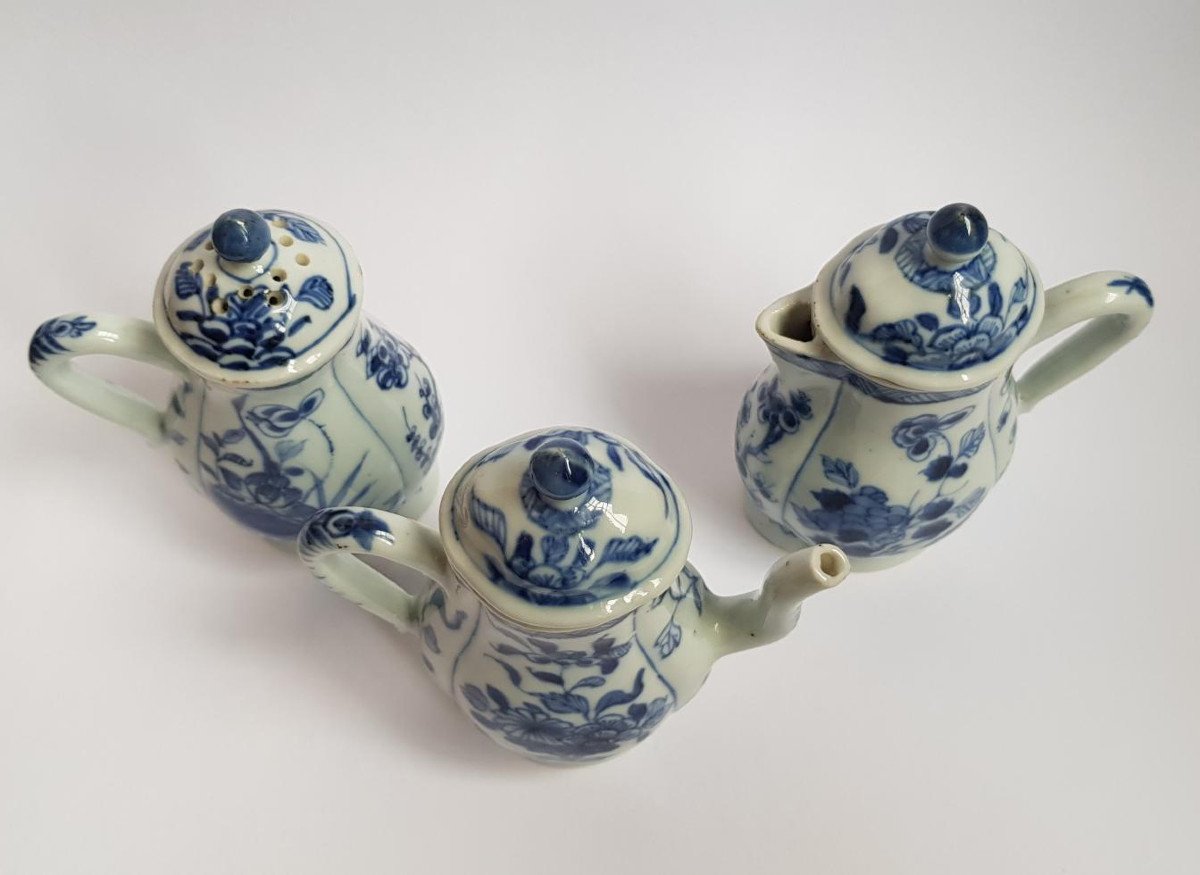 Trois Jarres Avec Couvercles Kangxi En Porcelaine Chinoise  Période Kangxi, Vers 1700-photo-1