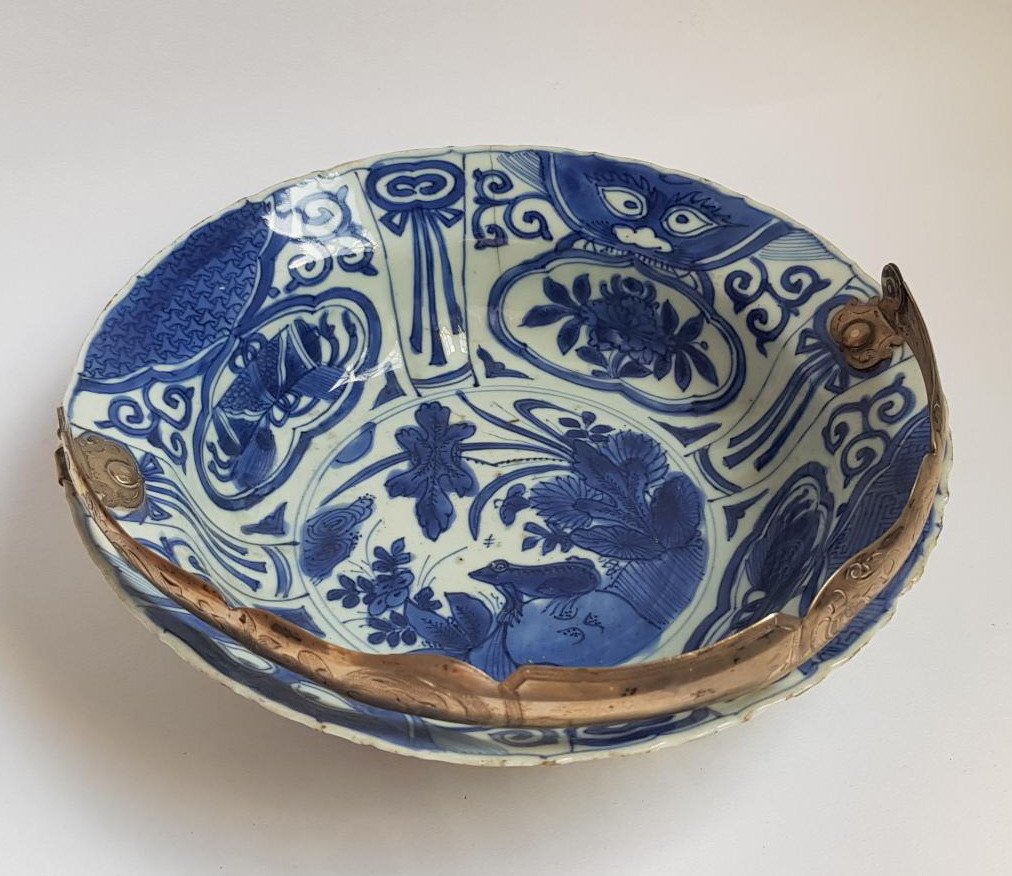 “kraak” Bowl From The Wanli Period (1573-1620) In Blue And White Porcelain With Silver Handle-photo-2