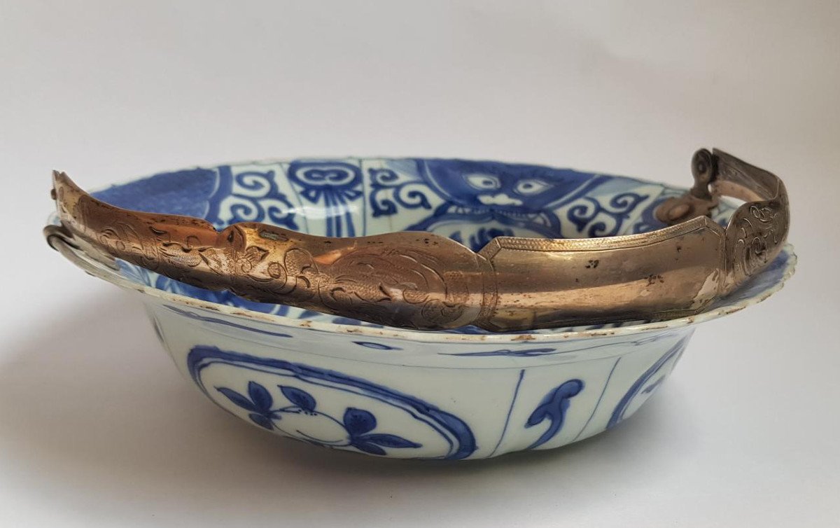 “kraak” Bowl From The Wanli Period (1573-1620) In Blue And White Porcelain With Silver Handle-photo-2