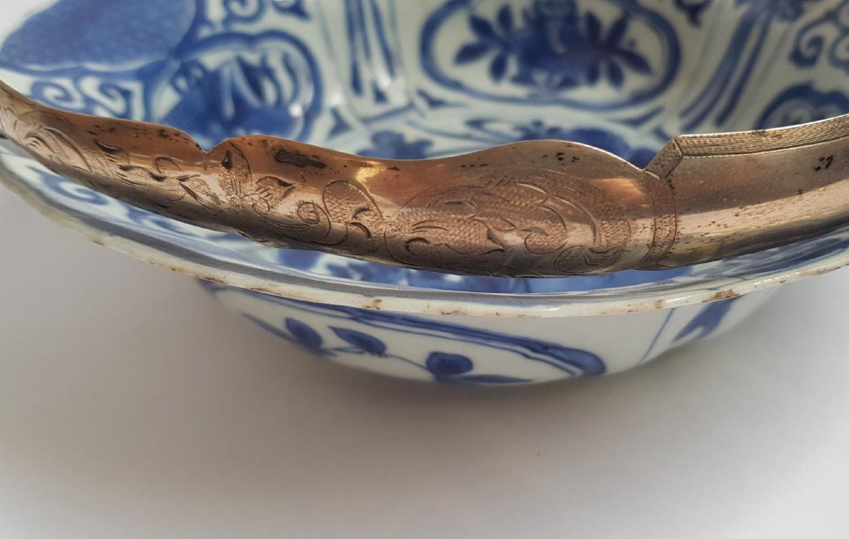 “kraak” Bowl From The Wanli Period (1573-1620) In Blue And White Porcelain With Silver Handle-photo-3