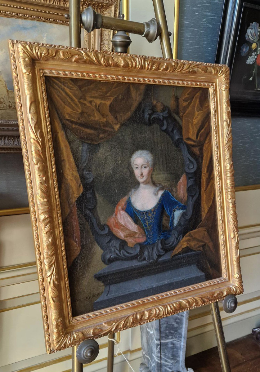 Mattheus Verheyden (Breda 1700 – La Haye 1777)  Portrait d'une dame dans un cartouche en pierre-photo-3