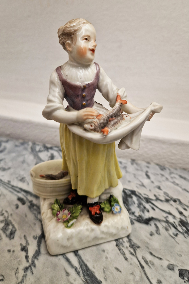Pair Of Meissen Porcelain Figurines, Circa 1755, Representing A Fisherwoman And A Porter-photo-2