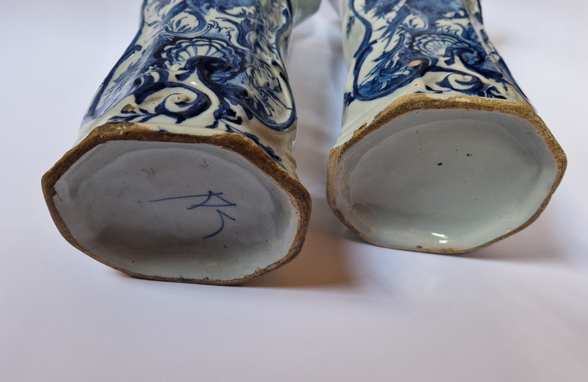 Pair Of Delft Earthenware Beaker Vases, Rococo Period, Circa 1760 Delft-photo-2
