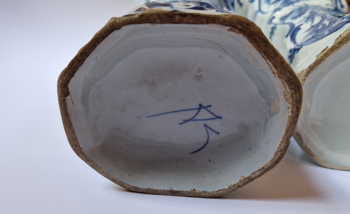 Pair Of Delft Earthenware Beaker Vases, Rococo Period, Circa 1760 Delft-photo-3