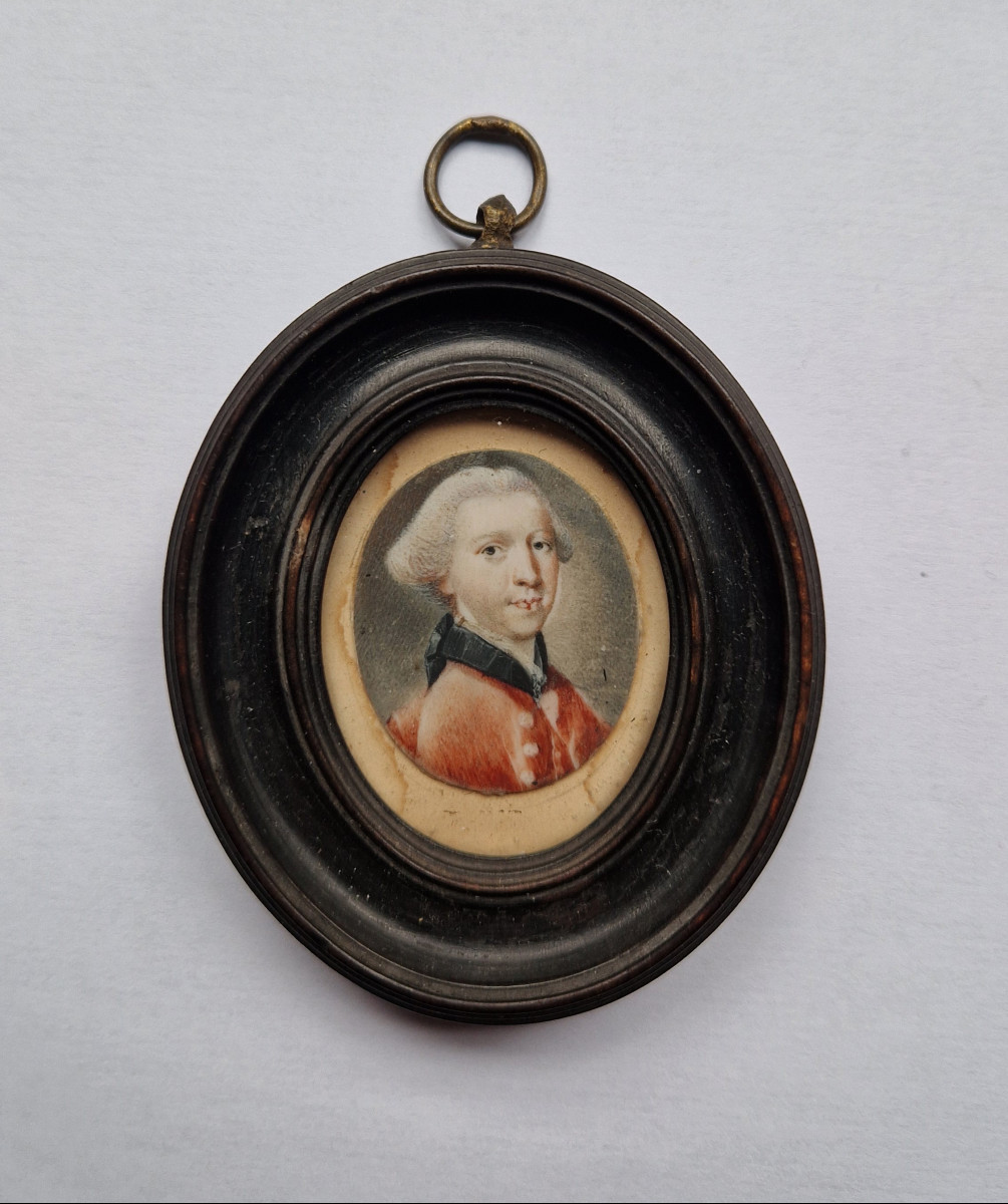 École française ou allemande, vers 1775  Portrait en miniature d'un gentilhomme en habit rouge -photo-2
