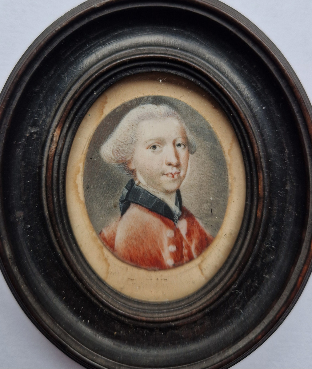 École française ou allemande, vers 1775  Portrait en miniature d'un gentilhomme en habit rouge -photo-3