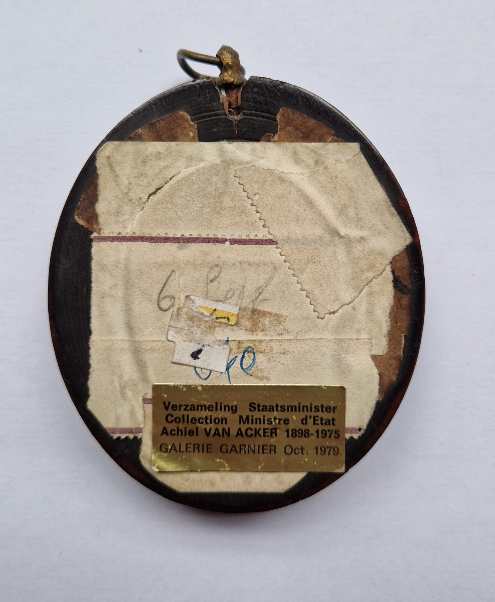 École française ou allemande, vers 1775  Portrait en miniature d'un gentilhomme en habit rouge -photo-4