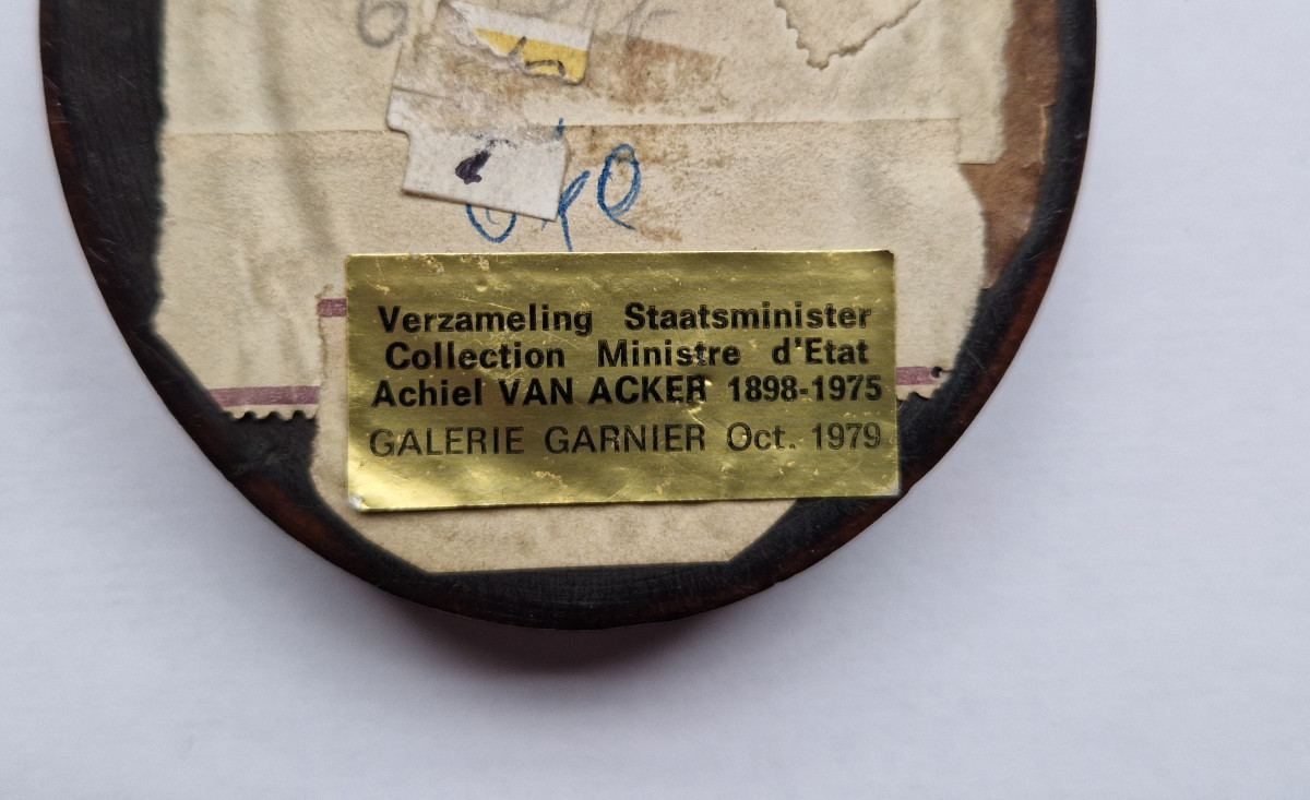 École française ou allemande, vers 1775  Portrait en miniature d'un gentilhomme en habit rouge -photo-5