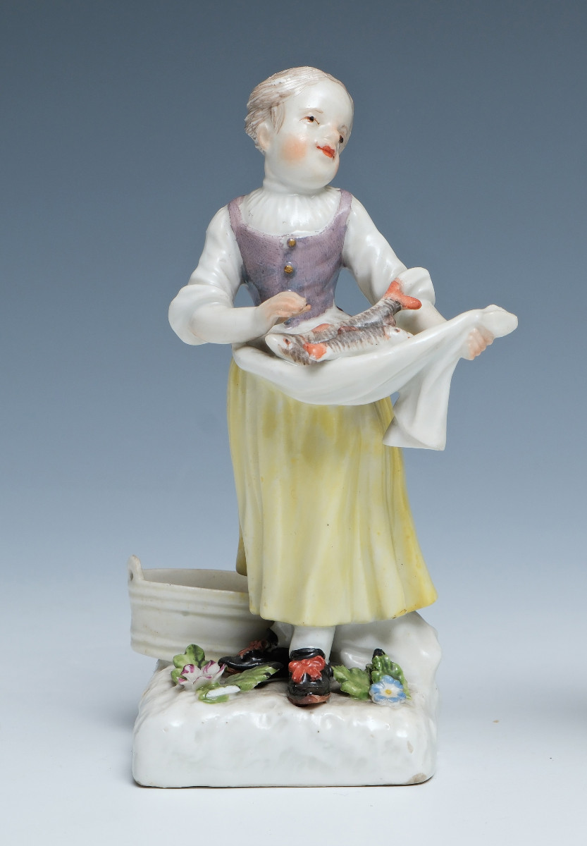 Figurine en porcelaine de Meissen, vers 1755, représentant une pêcheuse XVIIIe S