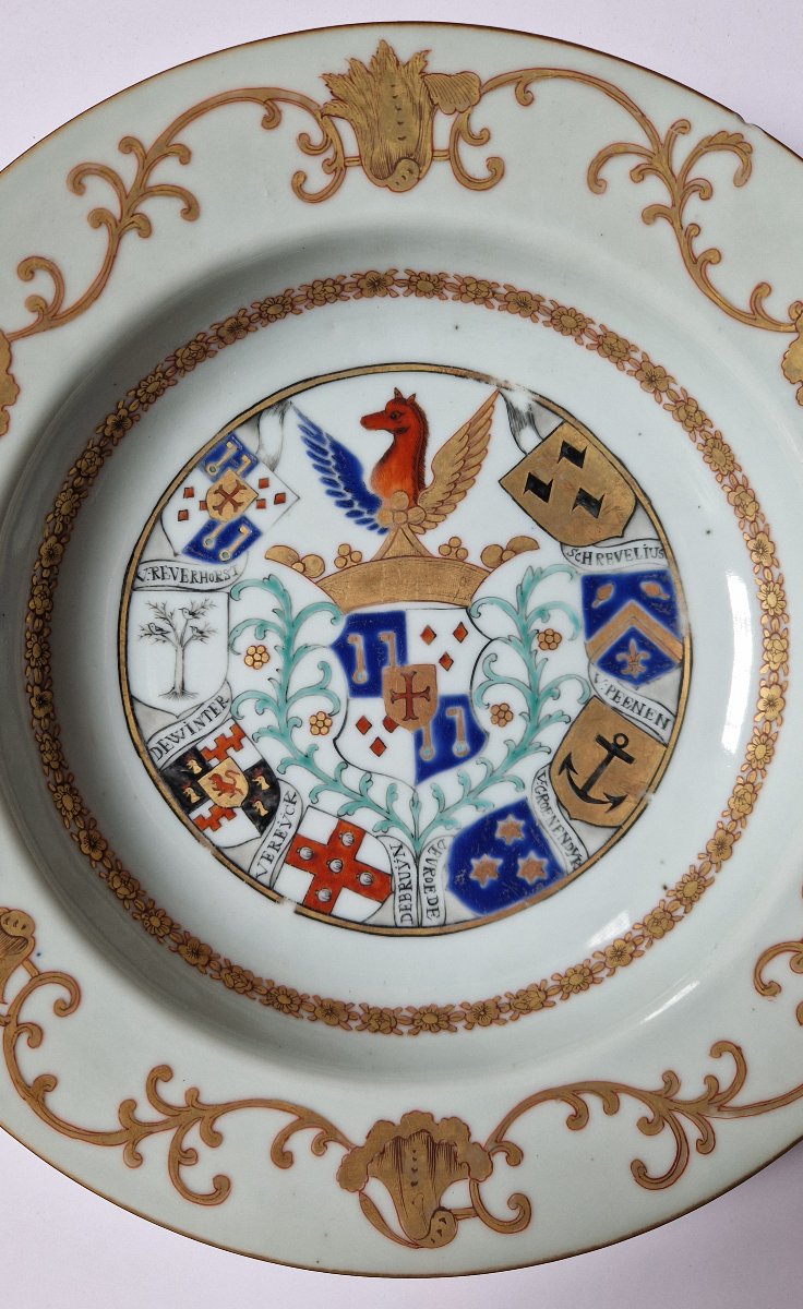 Assiette armoriée en porcelaine d'exportation chinoise pour le marché néerlandais, vers 1745 -photo-2