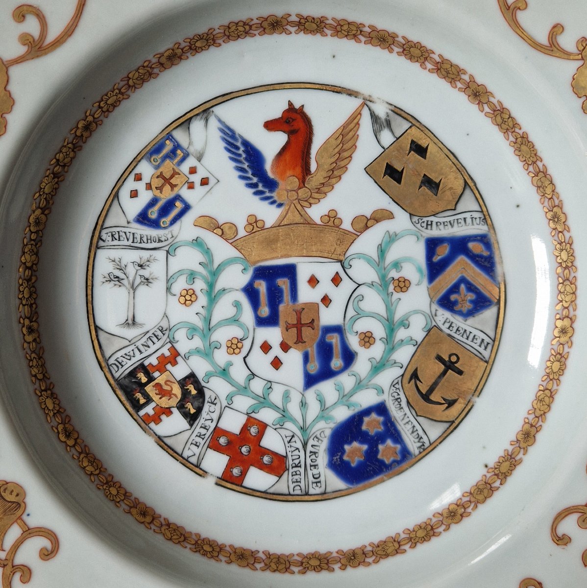 Assiette armoriée en porcelaine d'exportation chinoise pour le marché néerlandais, vers 1745 -photo-3