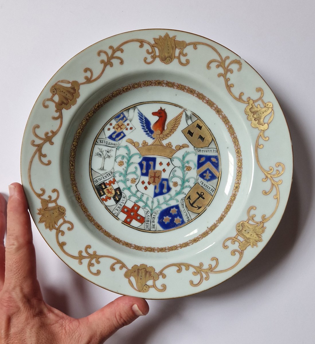 Assiette armoriée en porcelaine d'exportation chinoise pour le marché néerlandais, vers 1745 -photo-4