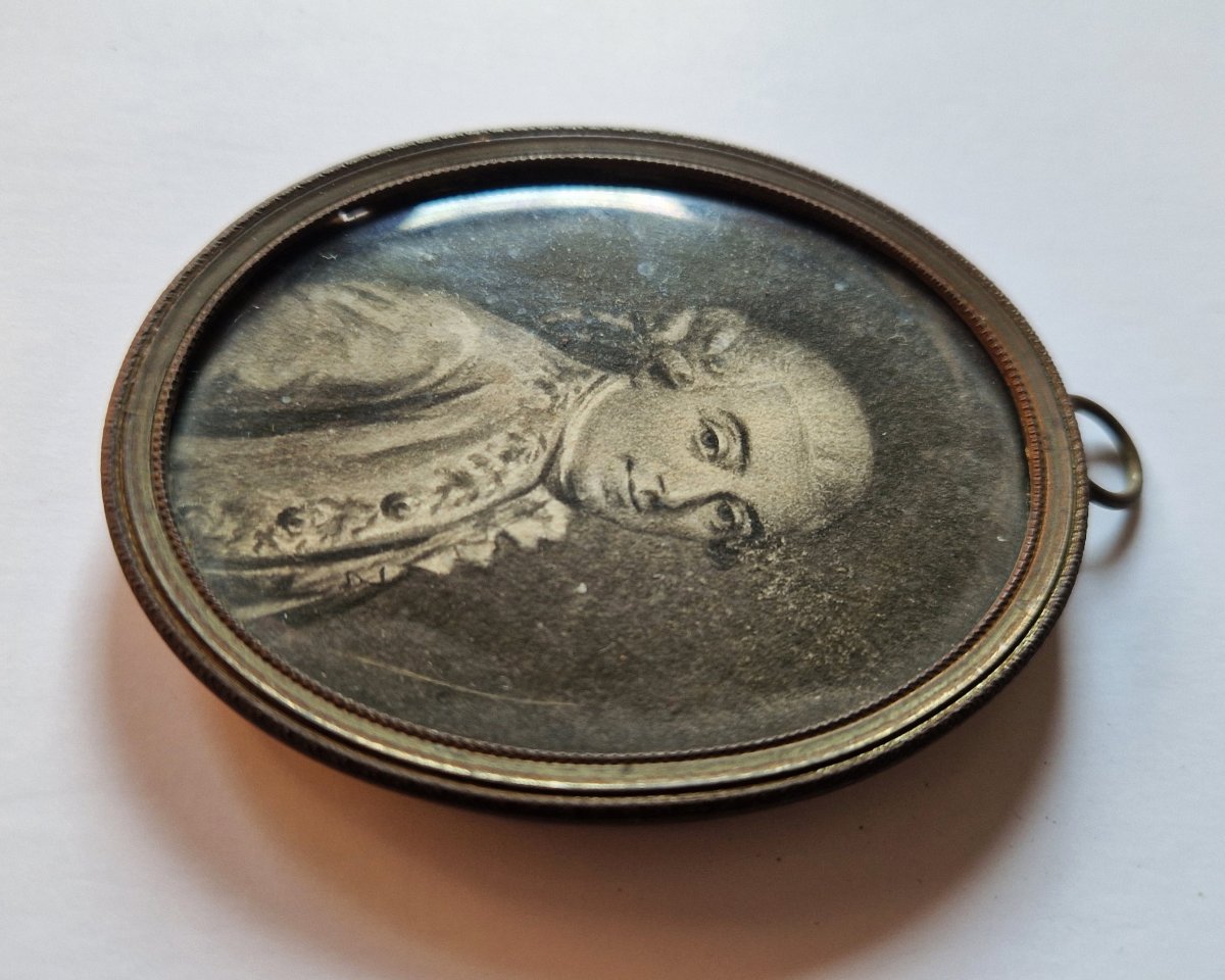 French Or German School, Ca. 1775  Miniature Portrait Of A Gentleman In Grisaille-photo-1